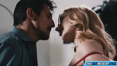 Romantisk sex med en sløv blondine