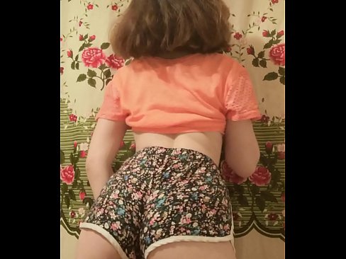 ❤️ Sexy ung babe tar av seg shortsen på kamera ❤️❌ Analvideo hos oss ❌️