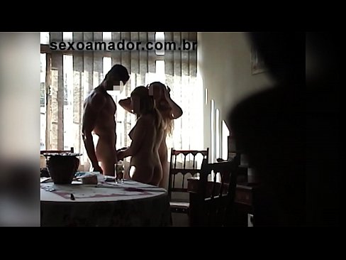 ❤️ Sexvenner inviterer en gigantisk mann og en trekant med seg ❤️❌ Analvideo hos oss ❌️