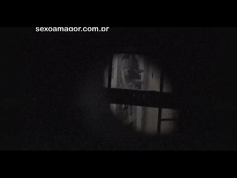 ❤️ Blondie blir i hemmelighet filmet av en nabolagsvoyeur gjemt bak hule murstein ❤️❌ Analvideo hos oss ❌️