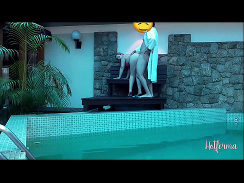 ❤️ Sjef inviterer hushjelp til bassenget, men kunne ikke motstå en varm ❤️❌ Analvideo hos oss ❌️