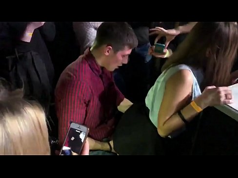 ❤️ Ekte sex på en russisk nattklubb. 18 år gammel russisk jente i anus og vagina knullet på en nattklubb ❤️❌ Analvideo hos oss ❌️